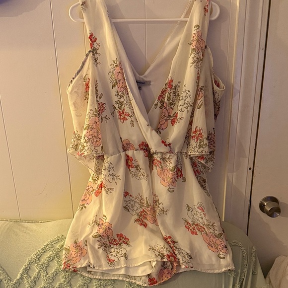 bailey blue Pants - Bailey Blue Floral Women's Romper - Cream and Pink